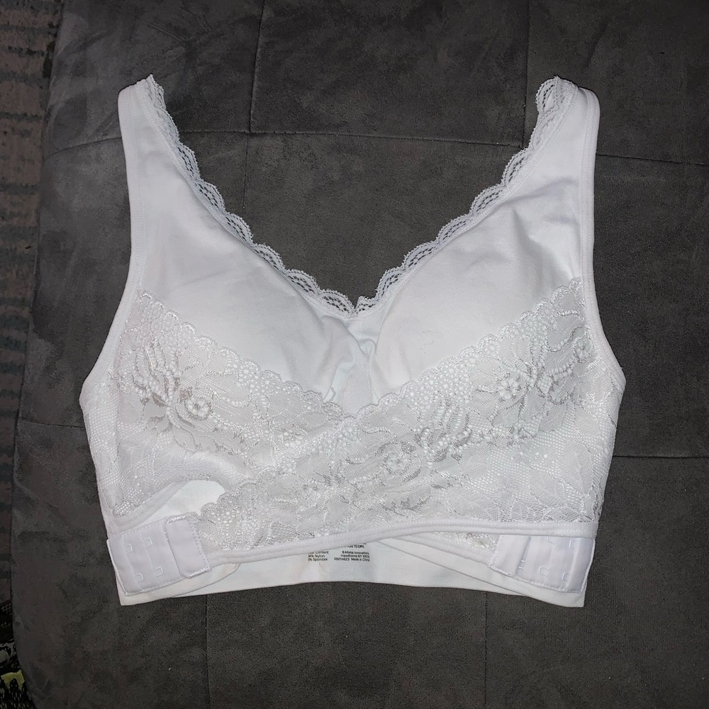 4/25$ CARAMIA  Bra Size Medium colour White